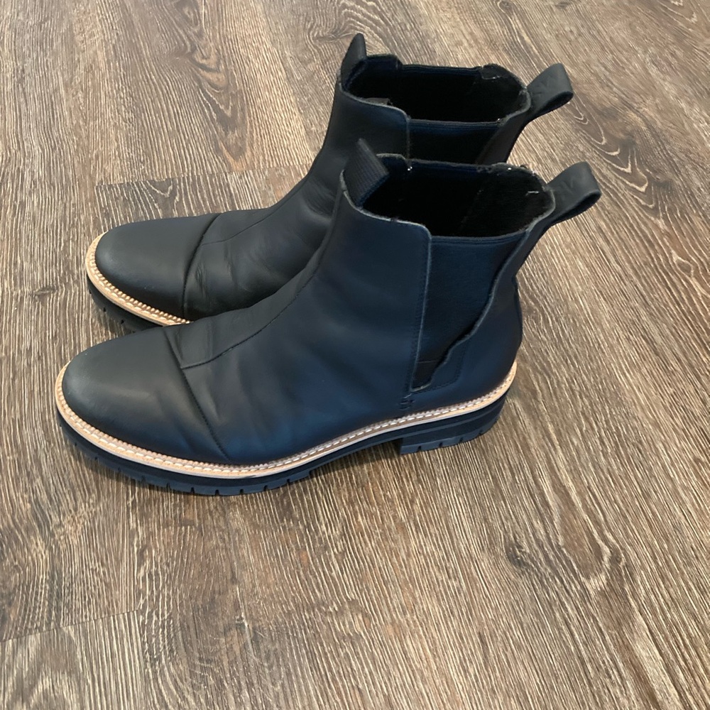 Toms Black Chelsea Lug Sole Ankle Boots with Tan Welt - Picture 5 of 9